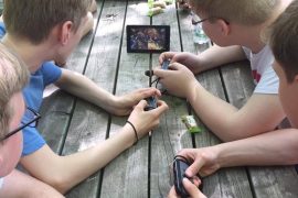 Jungs mit Nintendo Switch